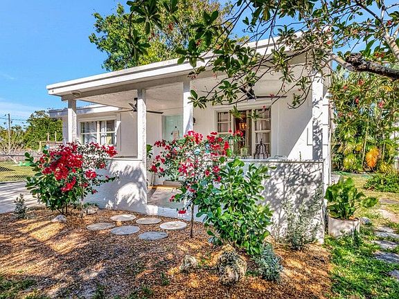 3rd image of 237 SW 3rd Avenue