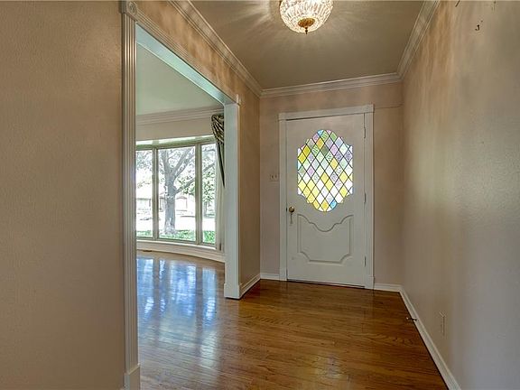 5th image of 1606 Iroquois Dr