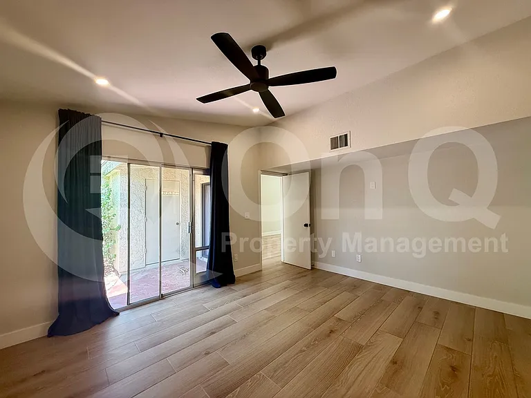 4322 N 28th Way — Photo 7