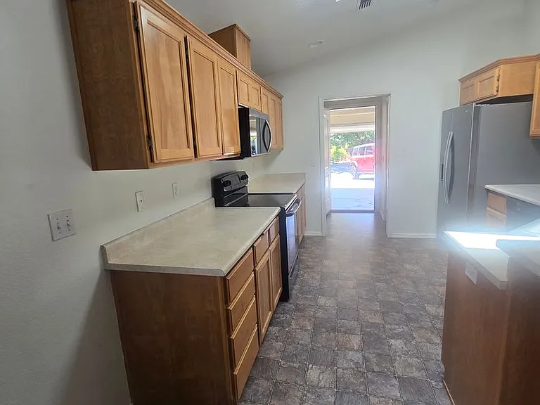 1268 SW Sturgeon Ct — Photo 4