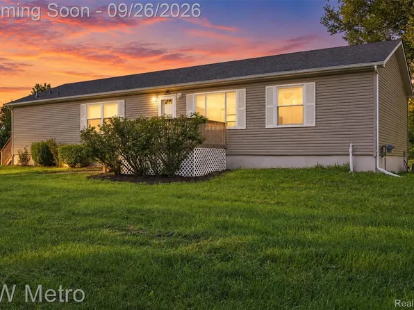 6745 Robb Rd, Fowlerville, MI 48836