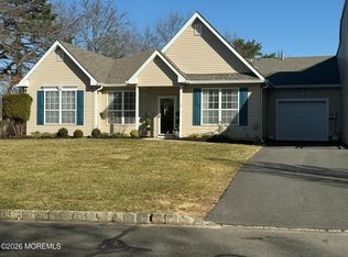 6 Sunnybrook Ln, Lakewood, NJ 08701