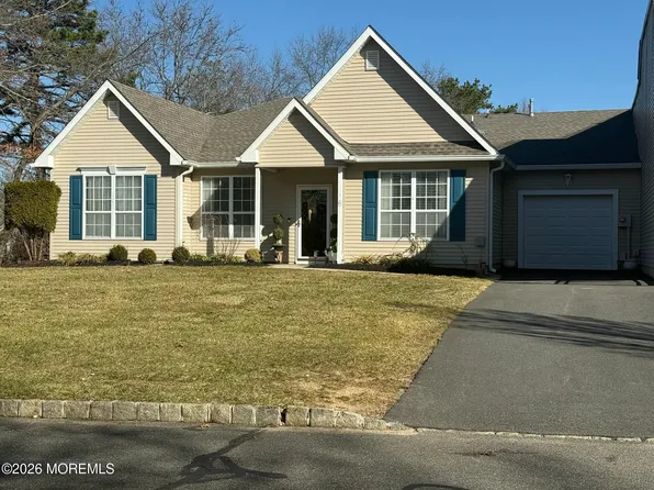 6 Sunnybrook Lane, Lakewood, NJ 08701