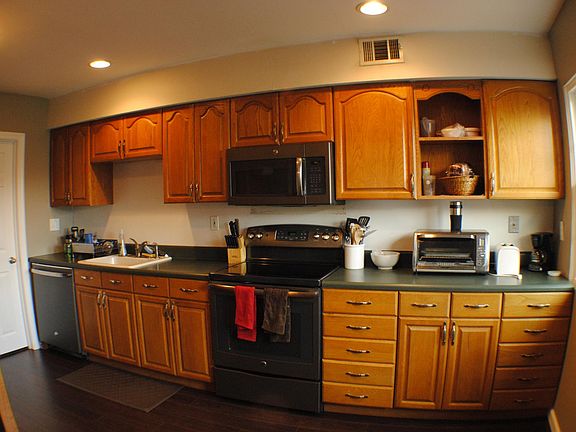 5th image of 206 Carlyn Ct