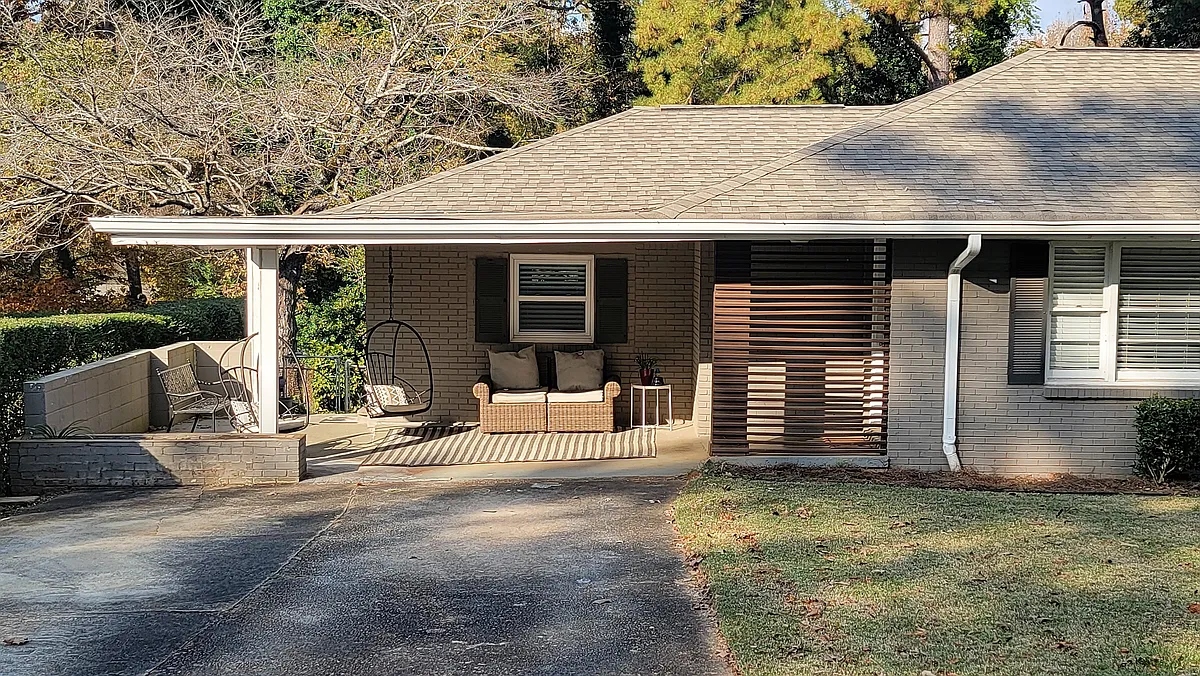 Building Photo - 3010 Santa Monica Dr
