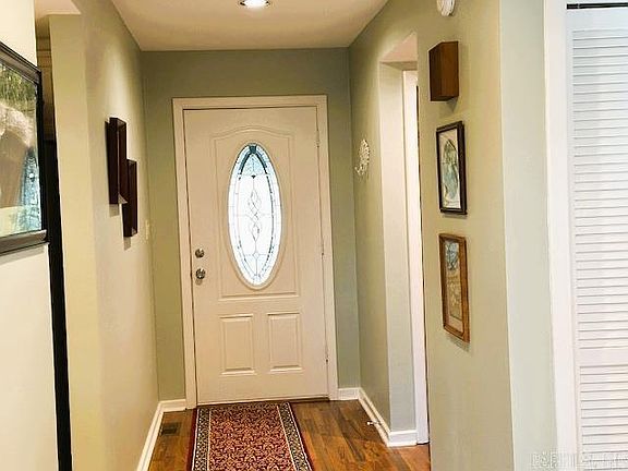3rd image of 601 Woodlawn Dr APT 8