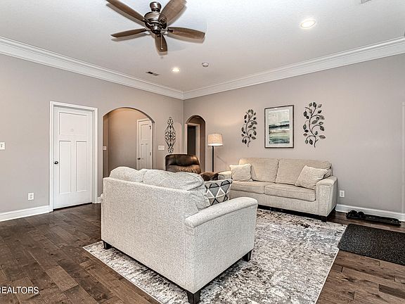 4th image of 2725 Clay Top Ln