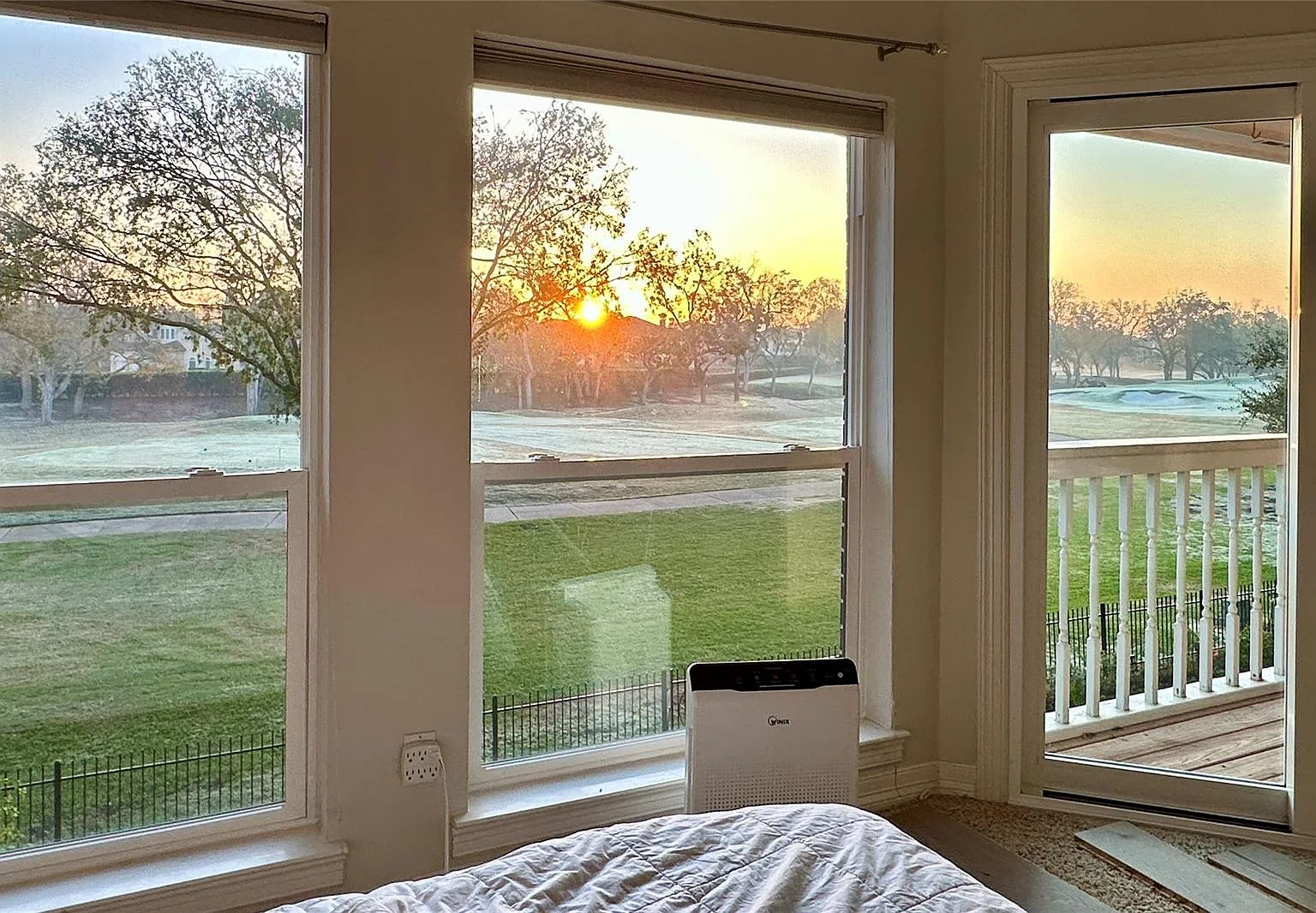4 bed, 3.5 bath, 4296 sqft, $6,000 — Photo 2