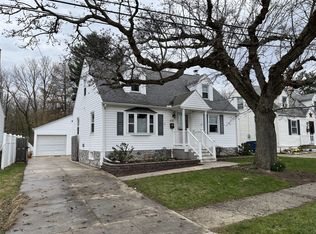 433 Lake Cliff Dr, Erie, PA 16511