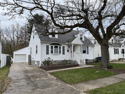 433 Lake Cliff Dr, Erie, PA, 16511