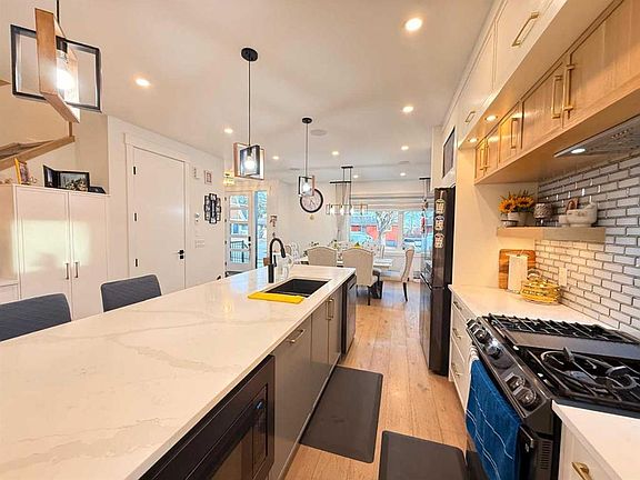 5th image of 103 E Hartford Rd NW