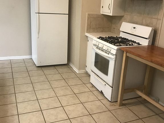 5th image of 581 Inglewood Pl