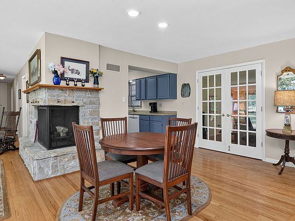 5th image of 4218 Seeley Ave