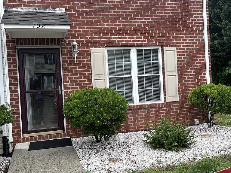 102 Jeremiah Ct — Photo 17