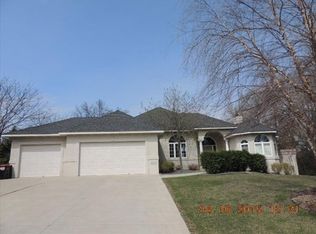8875 Wedgemere Dr, Victoria, MN 55386