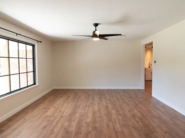 2504 Sinclair Ave — Photo 10