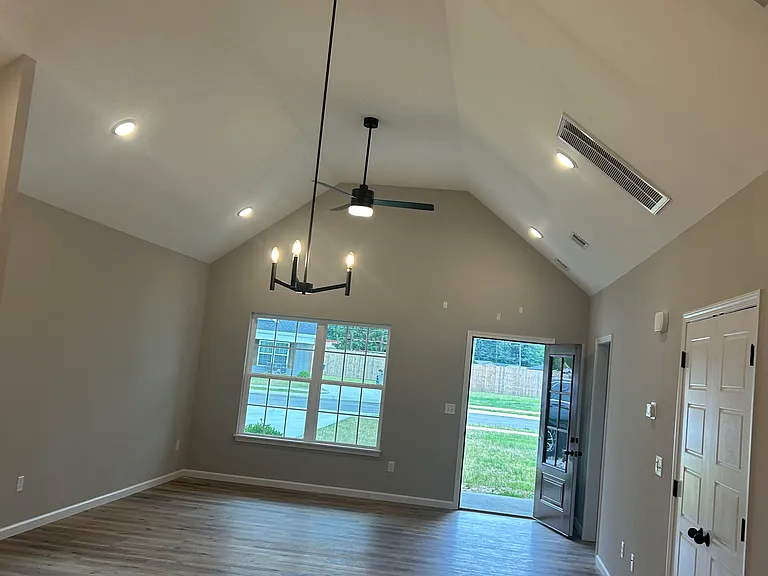 1106 Brook Ct — Photo 2