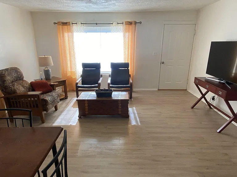 508 W Fleming Ave — Photo 2
