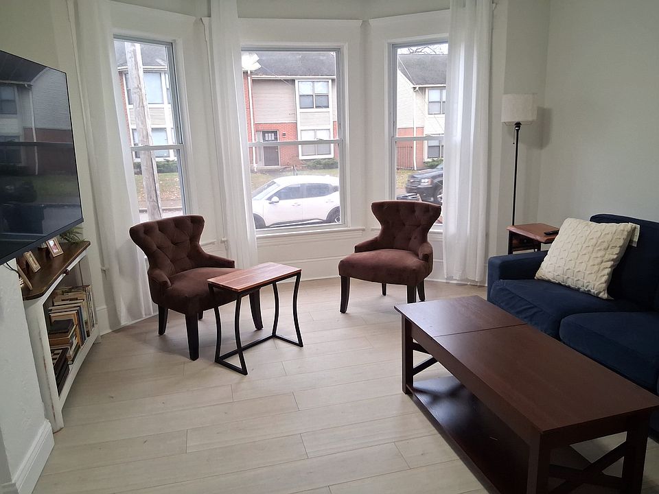 1st image of 7917 Linwood Ave #4
