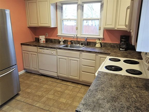 5th image of 60 Candido Ave