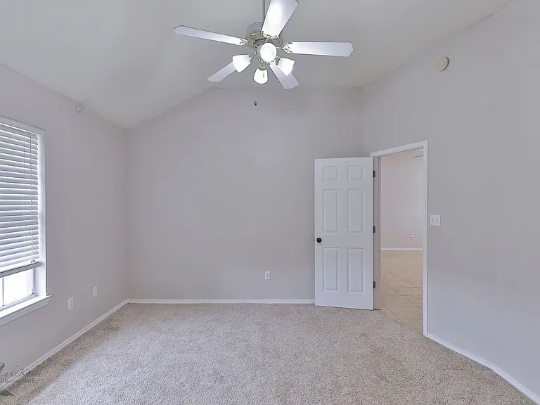 7825 Thompson Pkwy — Photo 23