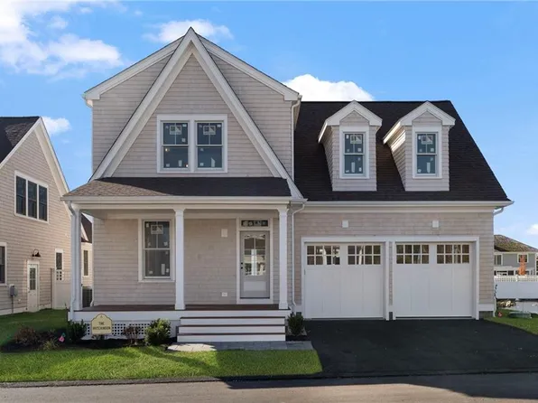 12 Lookout Ln, Portsmouth, RI 02871