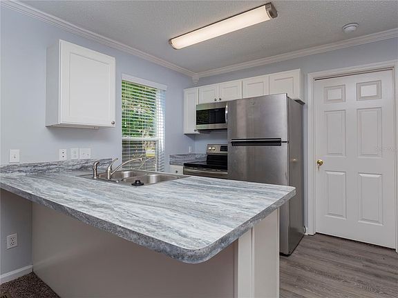 4th image of 2905 SW ARCHER ROAD #4001