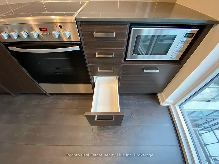 125 Redpath Ave #1111 — Photo 19