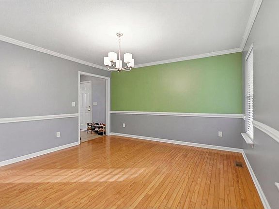 5th image of 185 Commodore Dr