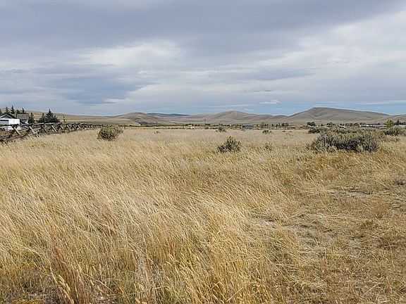 4th image of Unk Peaks View Dr