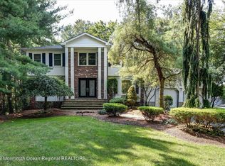 5 Knollwood Ct, Manalapan, NJ