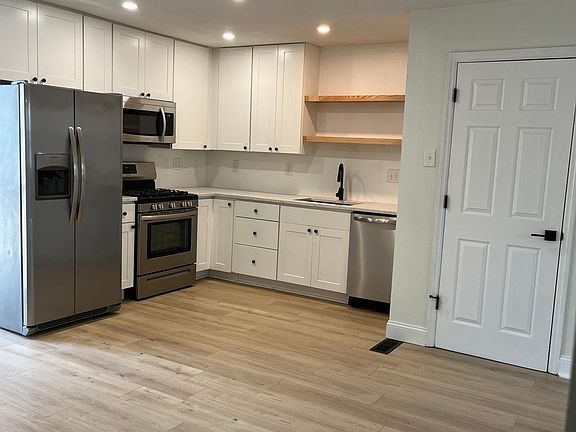 3rd image of 1412 Hawthorne Pl #2W