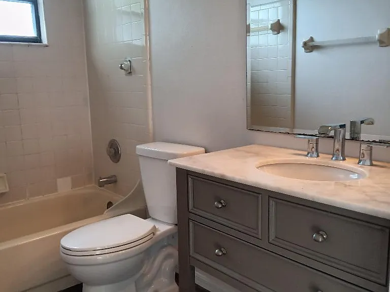 2827 Rio Grande Trl — Photo 2