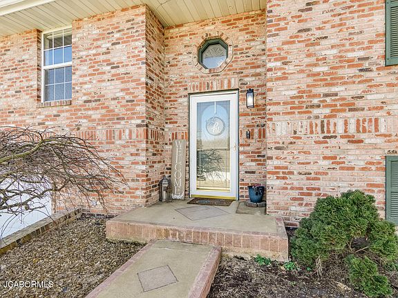 4th image of 2731 Deardane Dr