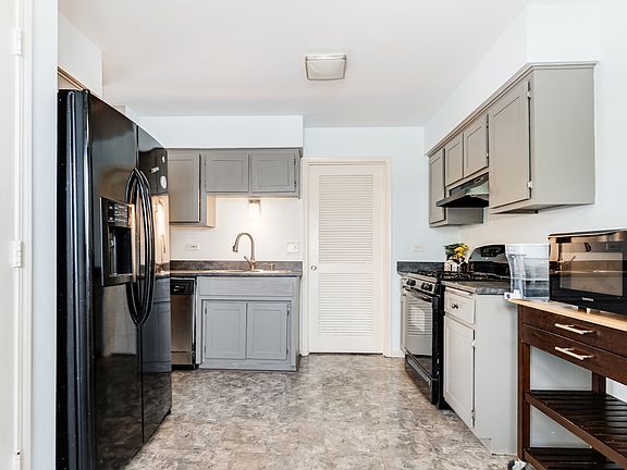 4th image of 8429 162nd Pl APT 3