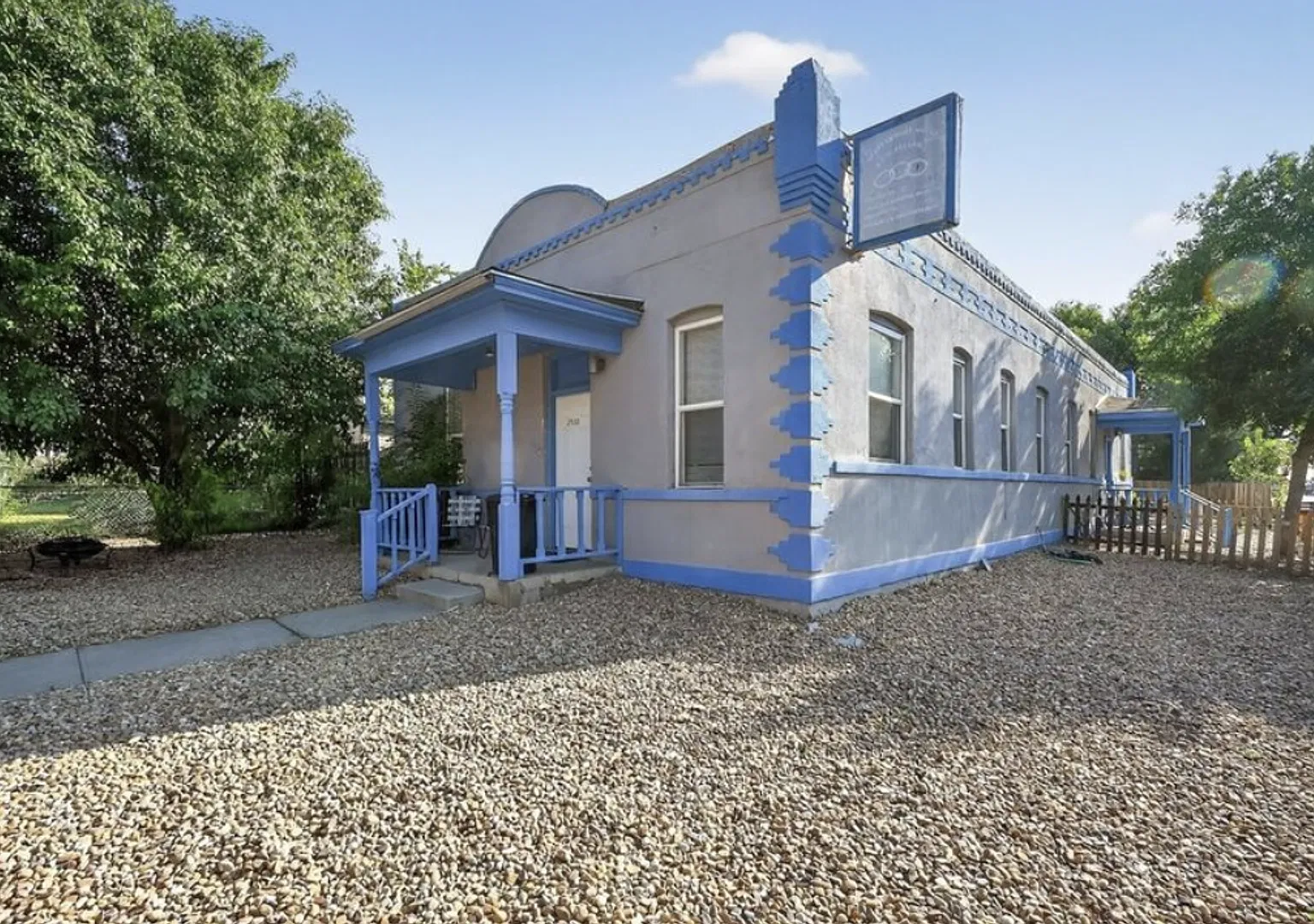 Charming half duplex in Sloane's Lake — Photo 2