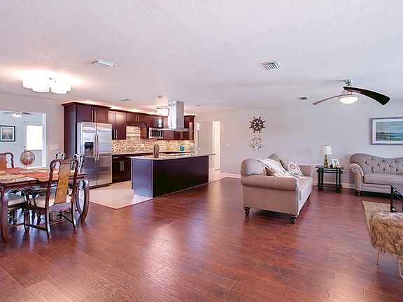 3rd image of 1584 S Lake Ave
