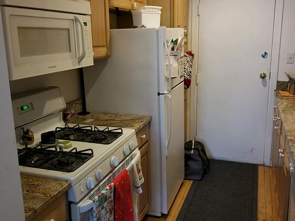 2nd image of 665 W Wrightwood Ave