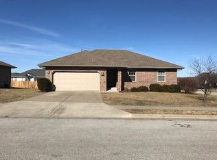 853 W Lorenza Dr, Nixa, MO 65714