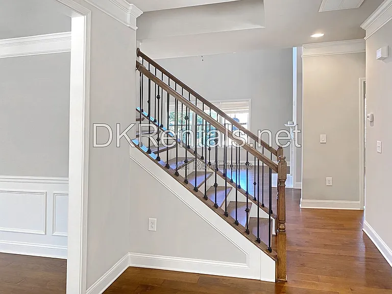 582 Warrenton Run Dr — Photo 4