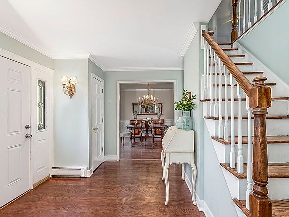 4th image of 11 Cedar Bay Ct