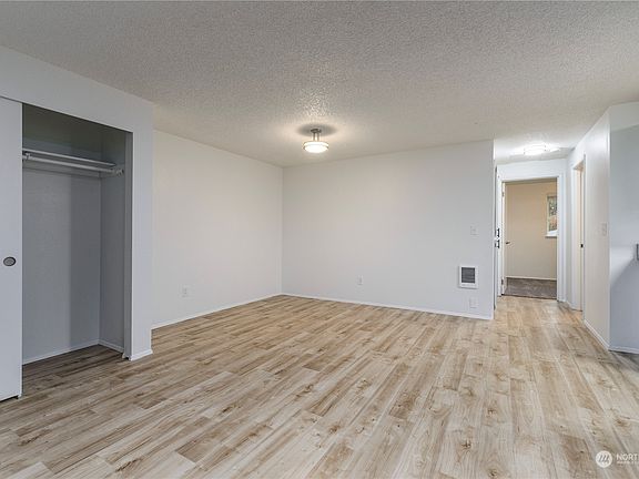 4th image of 210 Washington Avenue S