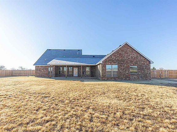 5th image of 13020 NE Clearwater Cir