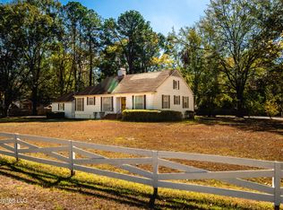 825 Colonial Cir, Jackson, MS 39211