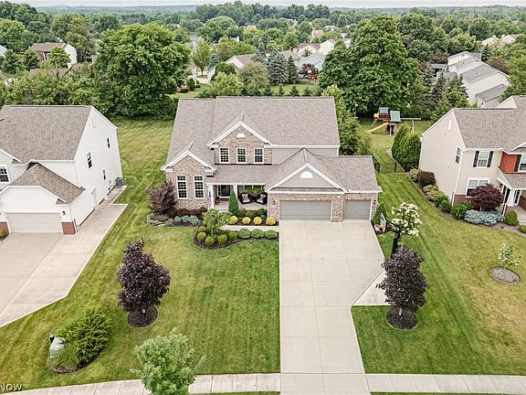 2nd image of 2031 Meadowood Blvd