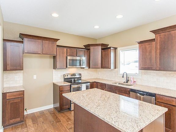 3rd image of 512 SE 17th St
