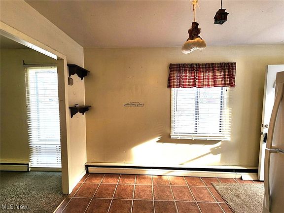3rd image of 914 Leroy St