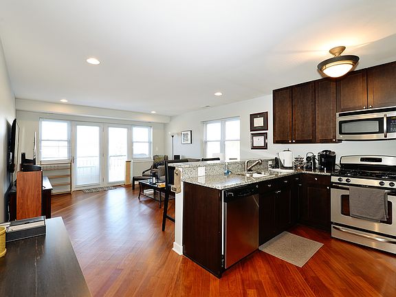 5th image of 2525 W Bryn Mawr Ave APT 303