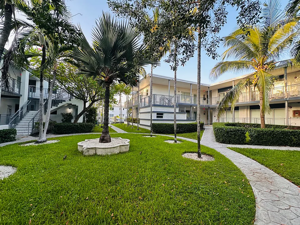 948 Bay Dr #12