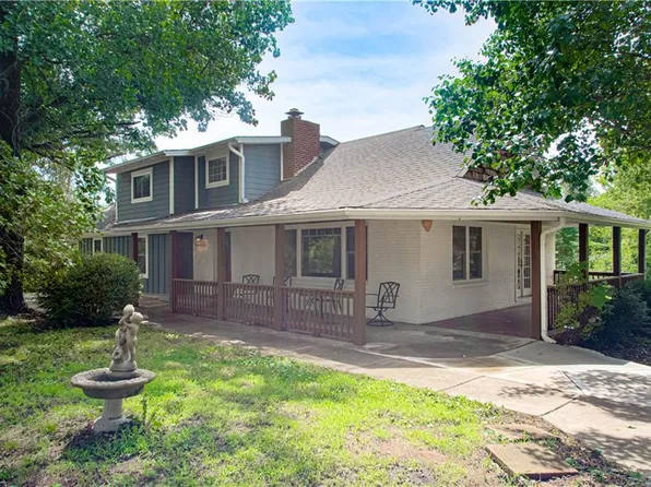 12811 N Stark Ave, Liberty, MO 64068